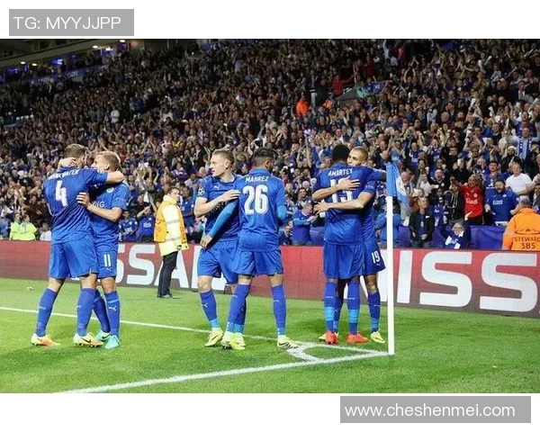 激烈角逐：足球赛场上的战术博弈与团队协作全面解析